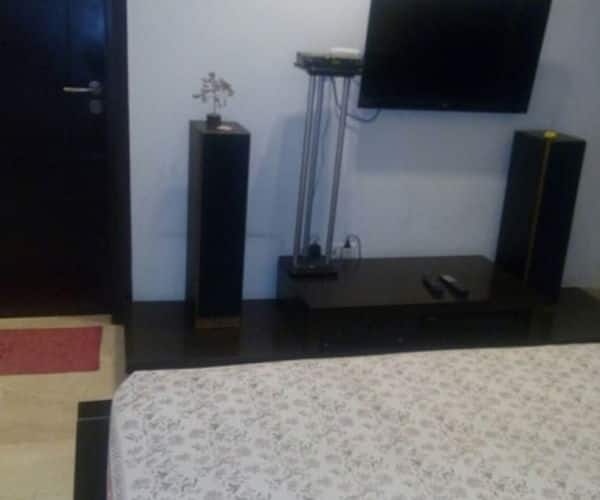 A Well furnished 4 bedroom apartment, New Delhi 2